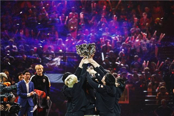 FPX称王这家上市公司闷身发财年赚44亿2年前不知电竞为何物