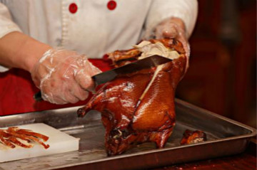 客流量下降九成，生存危機下全聚德如何破局？