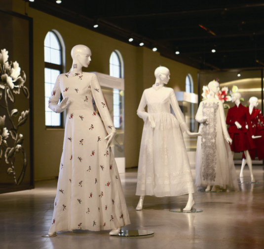 對話夏華：10天！從時裝到防護服，一次堅定而華麗的轉身