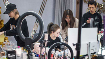 又一个造富神话：搭上薇娅，市值暴涨34亿