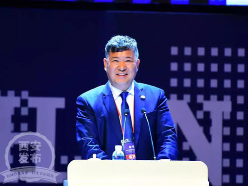 他是上海滩最大的房产大亨，曾自比董明珠，与国资“掰手腕”28年