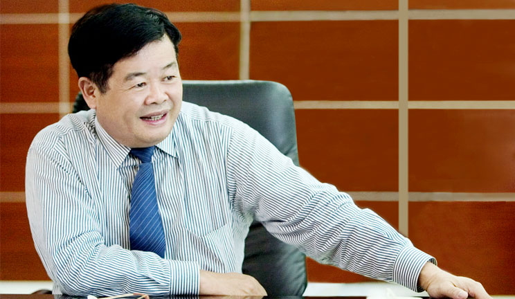 透過玻璃看世界的曹德旺