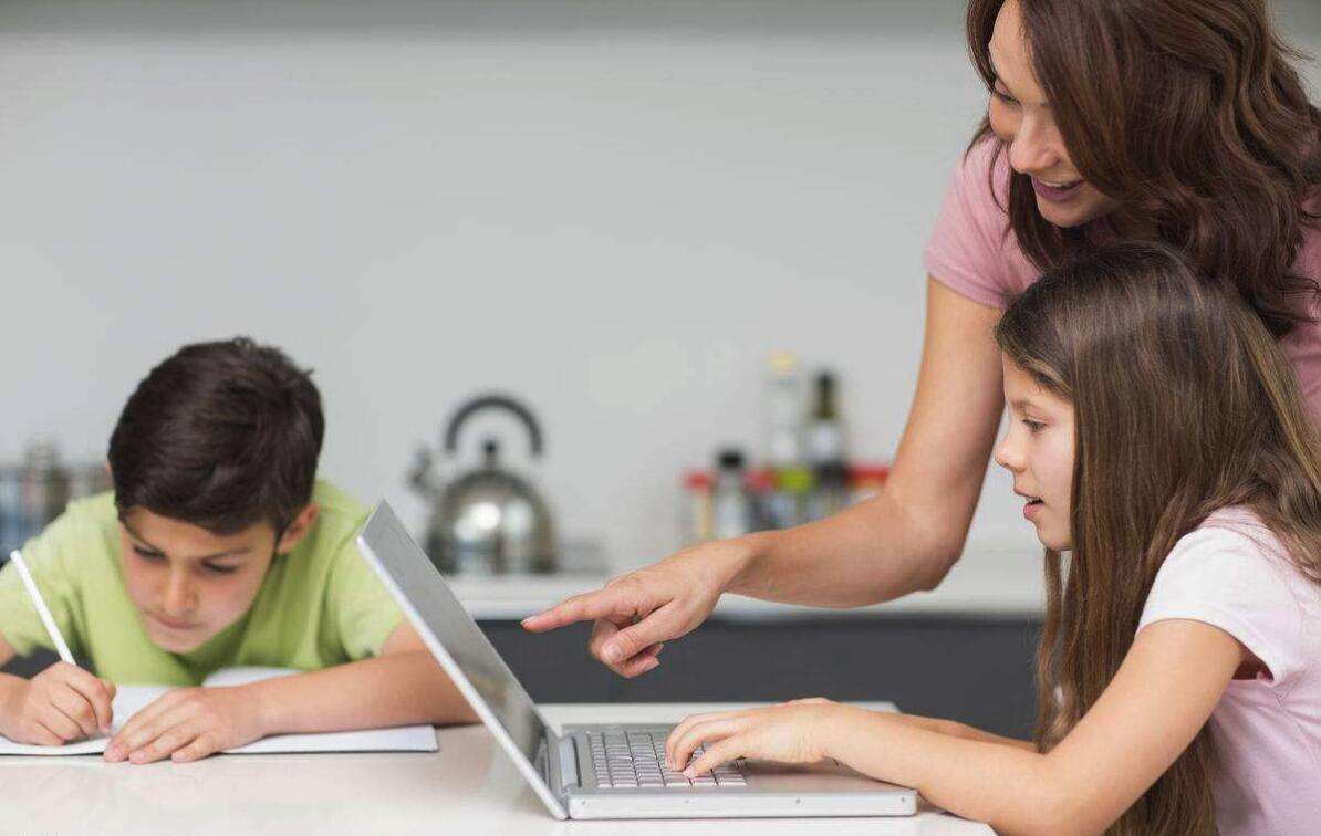 9元一节课还送教辅礼包，仅仅是赔本赚吆喝?教育机构的网店生意