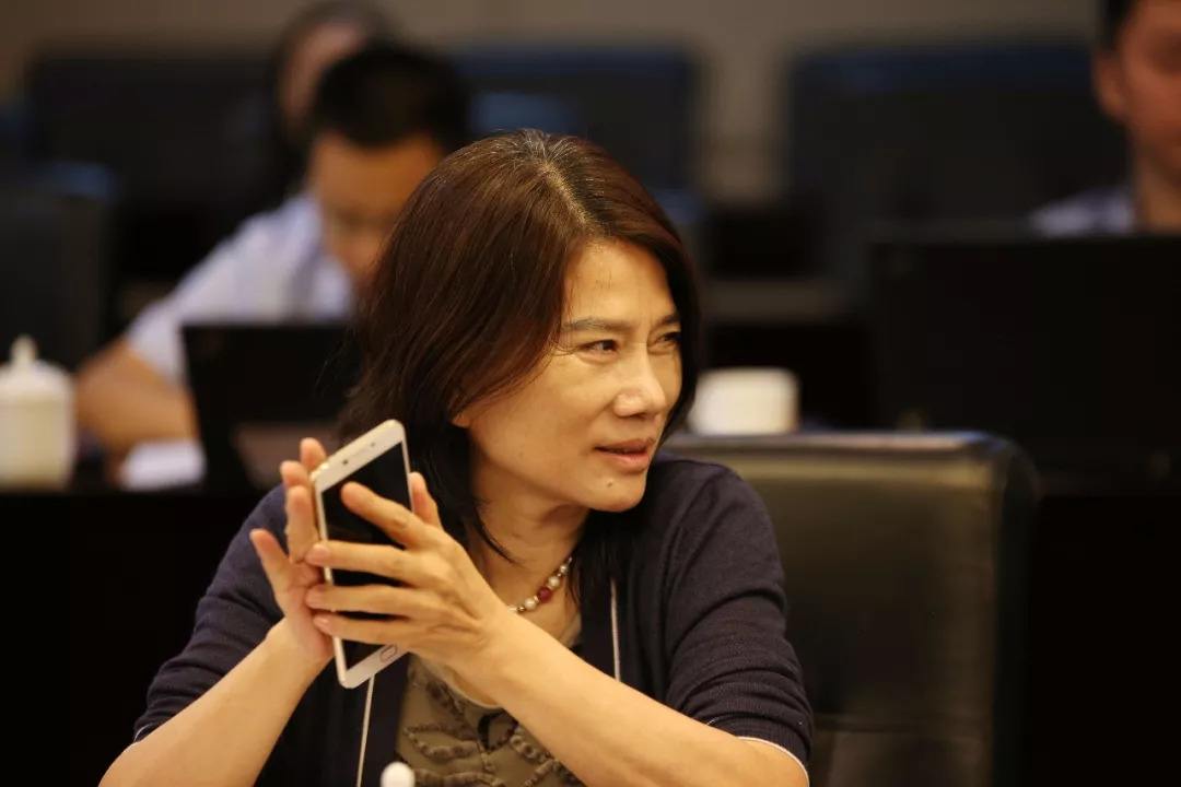 去年降薪90万,十天前解聘财务负责人本人未现身：格力董秘裸辞背后