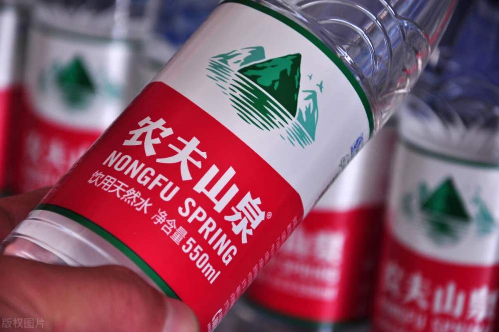 农夫山泉值不值两千亿:市值顶仨康师傅,百亿额度几分钟抢光