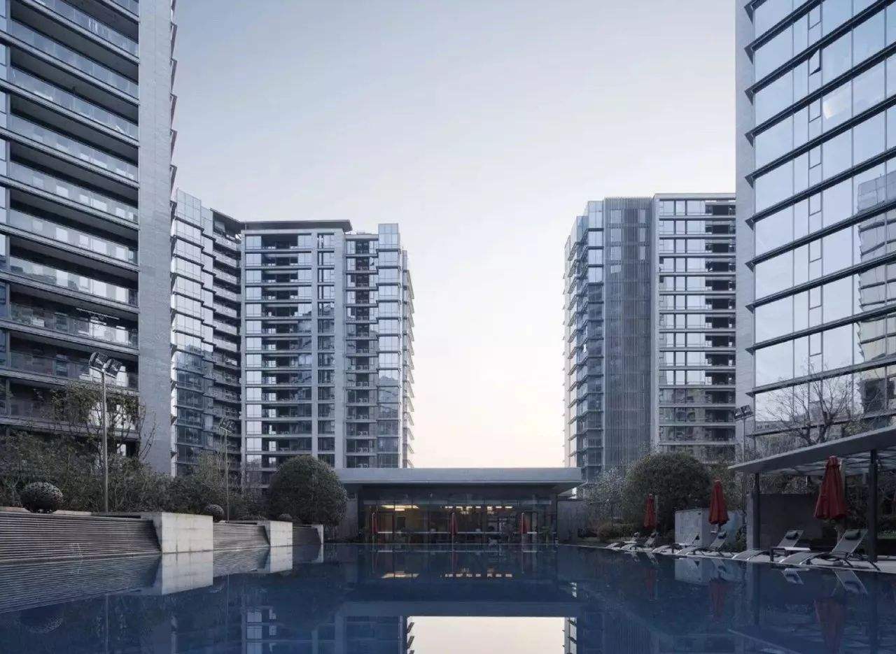 融創中國半年報：業績增速還得靠物業管理，賣樓僅比碧桂園少700多億