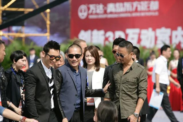 黄岛困局，王健林砸500亿不见起色，楼市燥热发展空心化严重