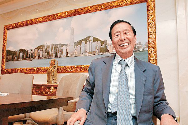 92歲李兆基宣布隱退：揭秘李嘉誠“死對頭”的地產往事