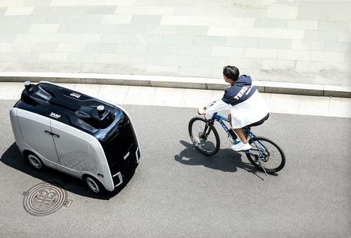 阿里巴巴发布第一款面向末端物流的送货机器人“小蛮驴”，或撬动行业新变革