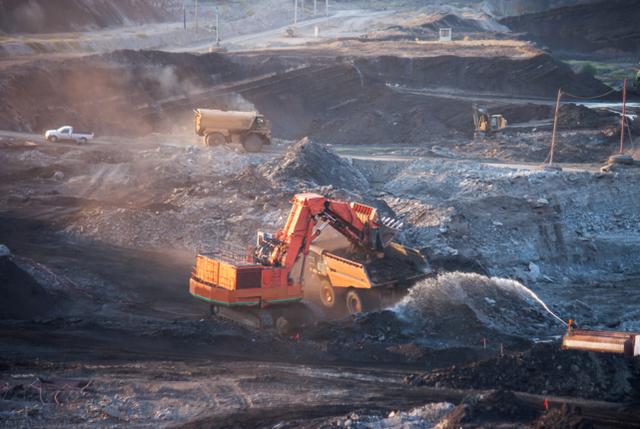 祁连山盗采背后的隐形首富：假文件抢夺矿权，14年获利150亿元