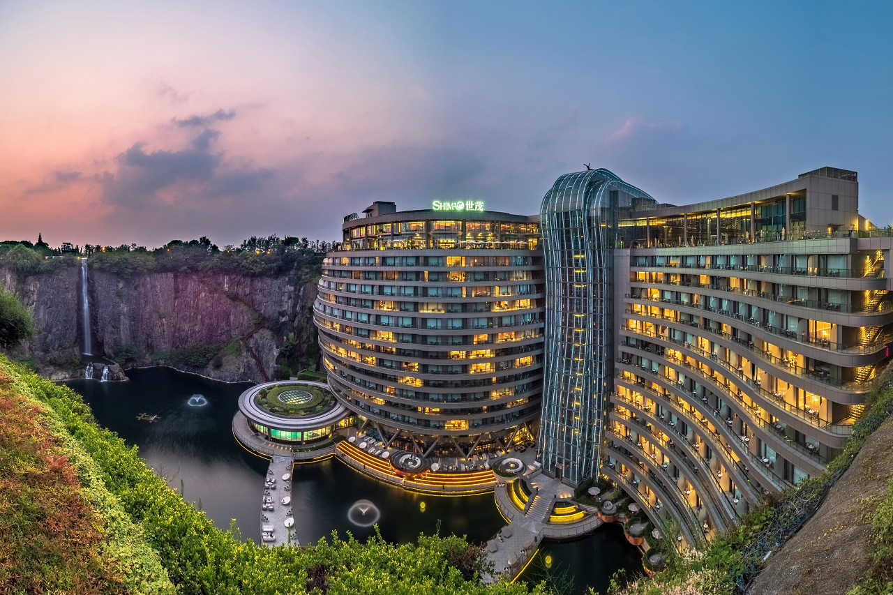 世茂物業(yè)：港交所闖關(guān)成功，但酒店與商業(yè)的“坑”還得慢慢填