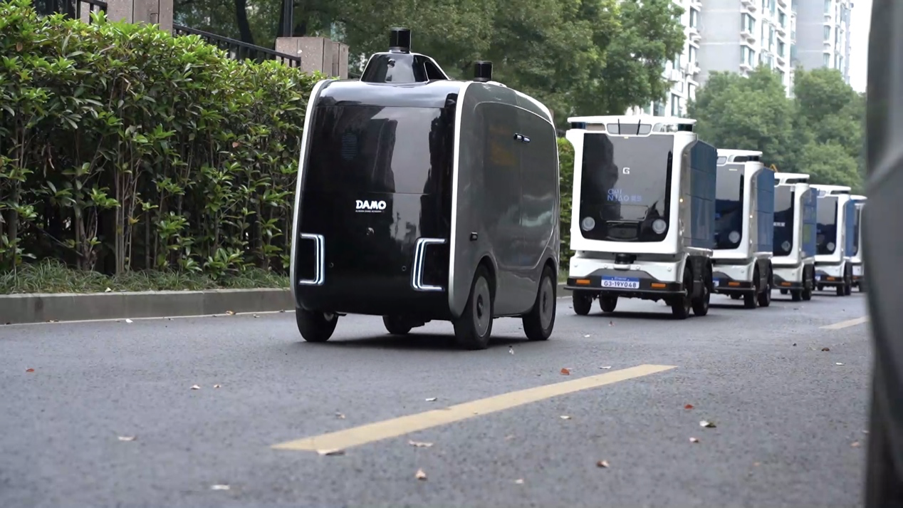 阿里：打造全球首个纯机器人送货高校，22个物流机器人进入浙大备战双11