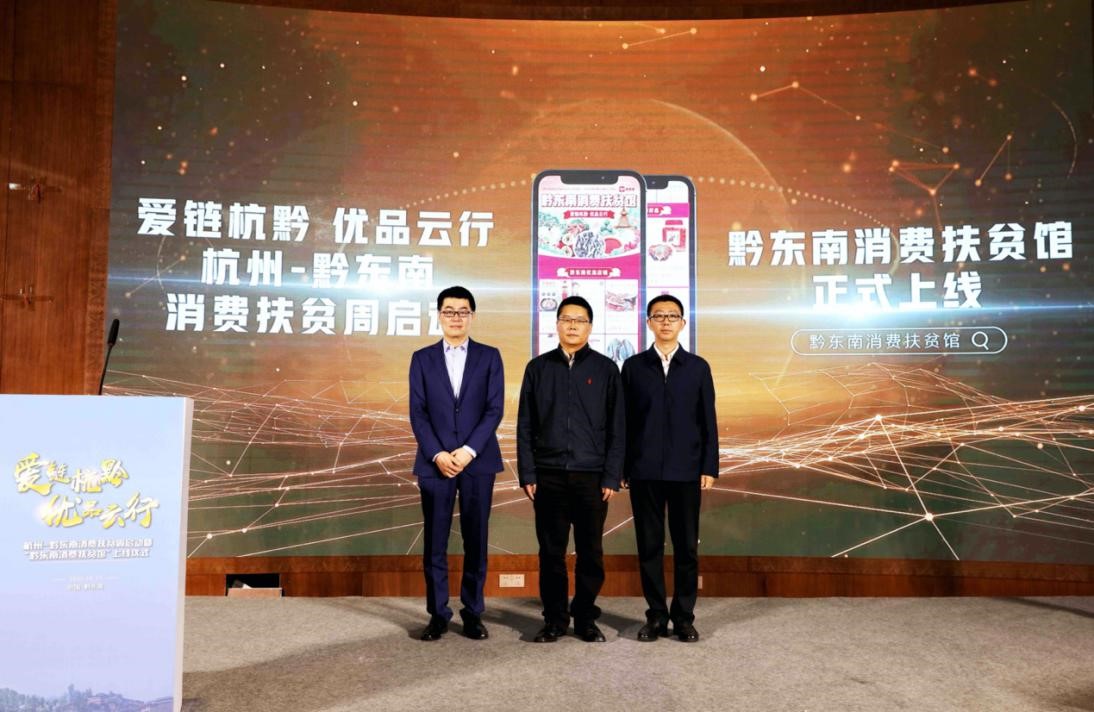 曾经没人愿意去的小山村，如今大变样，种田都是“白领”职业