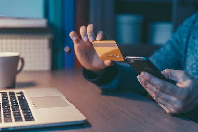 金融科技公司进入分水岭，蚂蚁估值打对折？