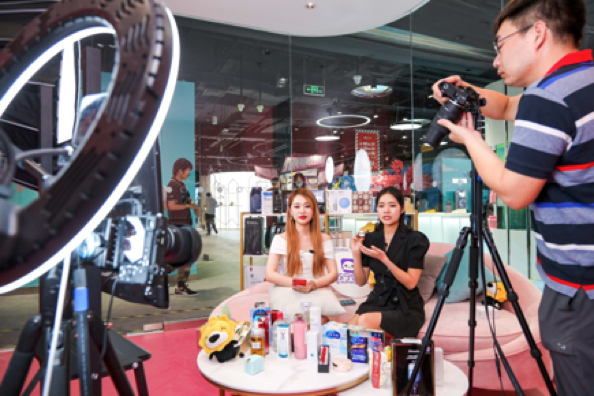 万亿直播争夺战，苏宁易购“值播”如何突围？