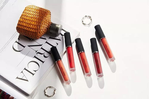 沖刺國貨美妝第一股，不甘只做爆款的完美日記有何野心？