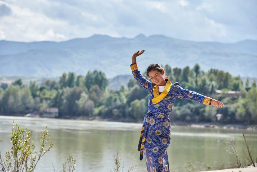 为藏族女孩圆梦：无限极公益援助如何“思利及人”？