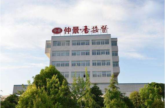 香菇酱第一股背后的隐形富豪：搞汽配，治肾虚，还要挑战老干妈