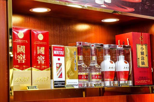 五粮液：“封杀”国窖，经销商被逼二选一，川酒内斗或涉行业垄断