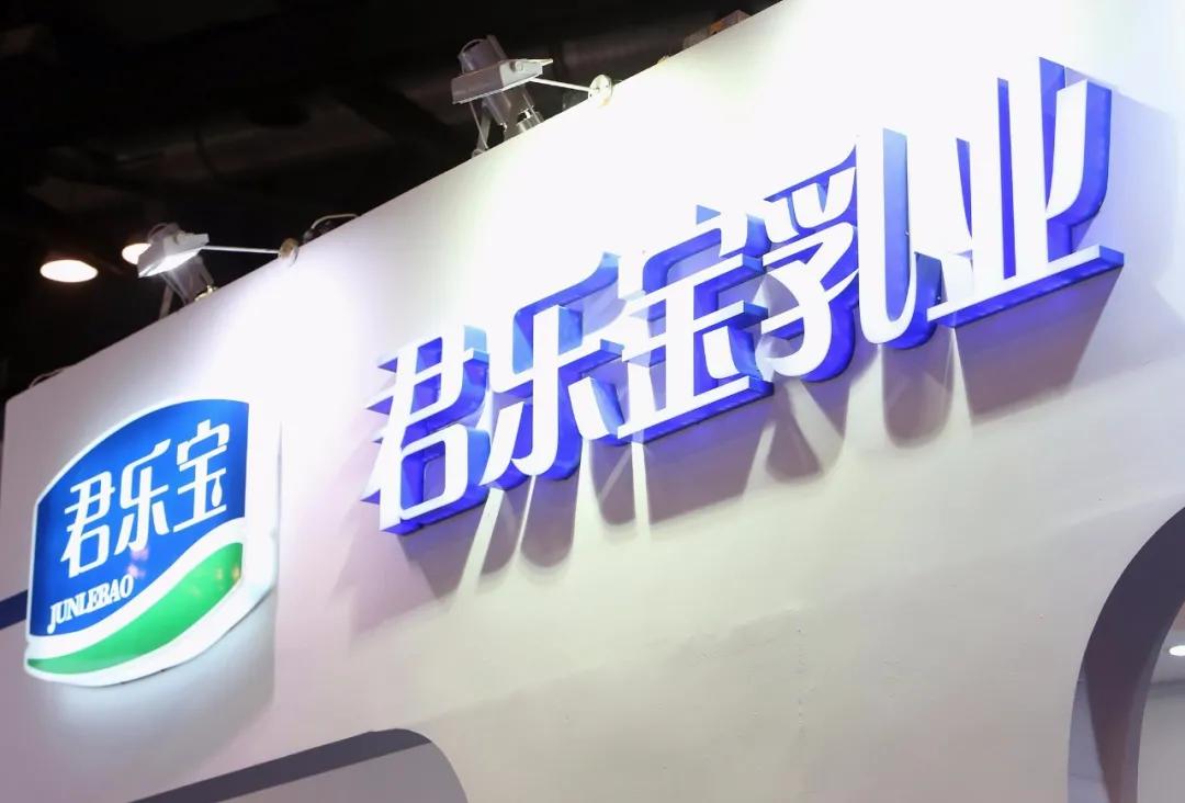 君乐宝撕掉三鹿标签了吗？12年突围，靠低价奶年入百亿再转高端