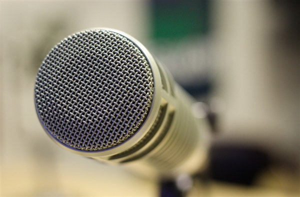 大V跨年演讲的生意经