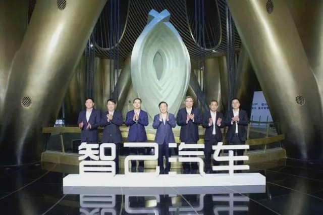 独立品牌密集发布：传统车企进入“翻牌”时间