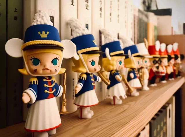 泡泡玛特：被指割年轻人韭菜，盘中跌超10%，创始人身价损失百亿