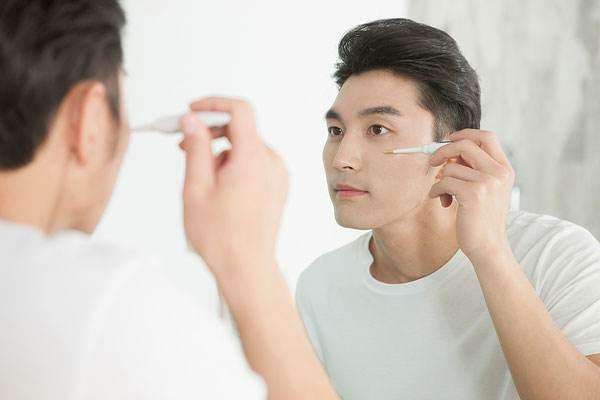 95后爱化妆的精致男孩，正在撑起一个5400亿全新赛道