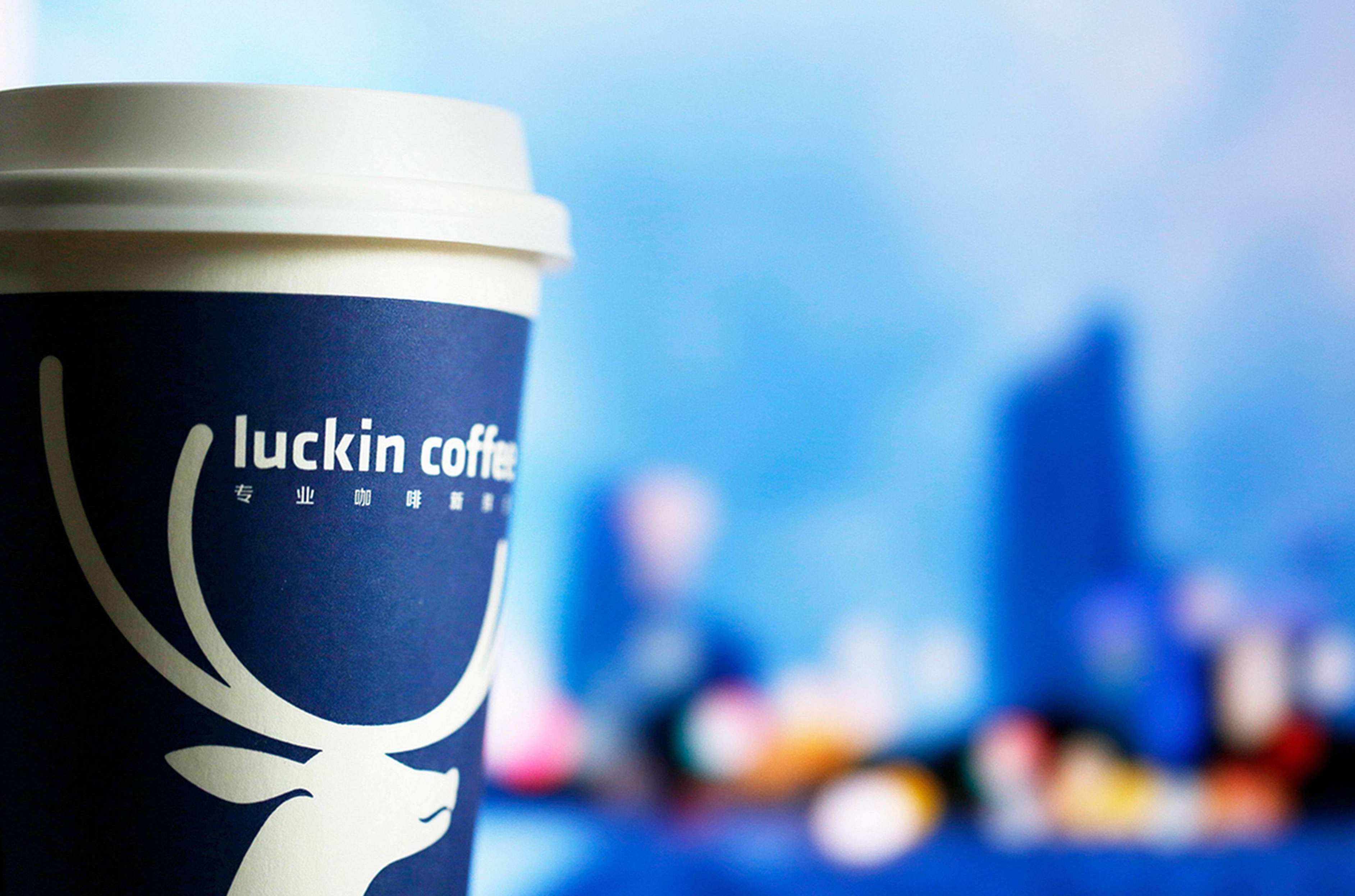 瑞幸：盘前在粉单市场涨49%，同意向SEC支付1.8亿美元和解