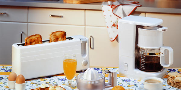 鼎晖投资助阵，一年市值翻3倍：港股“黑马”狂奔的秘密