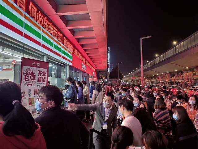 二線便利店之春？鄭州破7-11全球銷售紀(jì)錄，便利蜂激進(jìn)開店