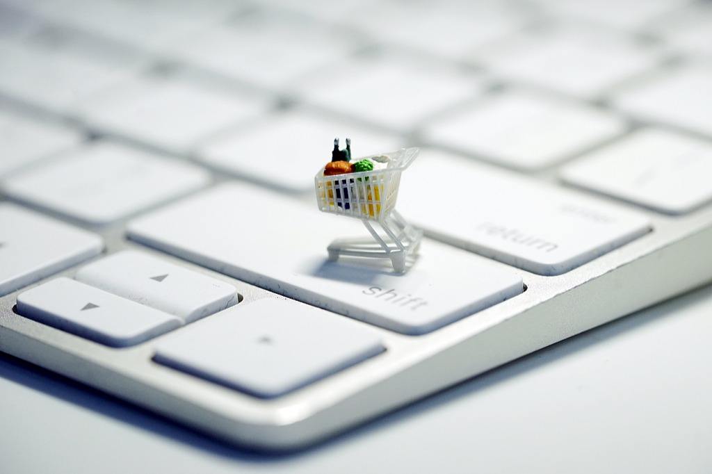 日活刚超淘宝,拼多多又盯上了社交?