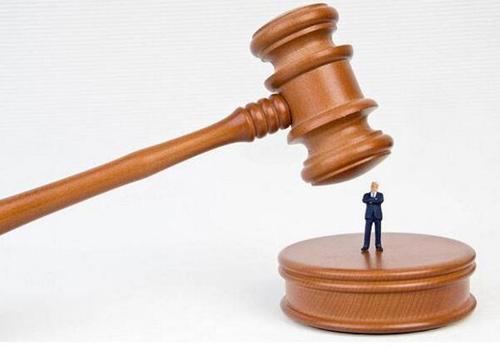 零元购老板非法集资700亿，所持股份6.4折拍卖两次均流拍