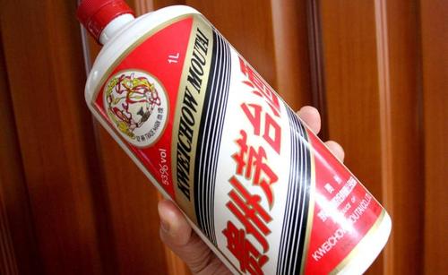 貴州茅臺破2000元大關(guān)，創(chuàng)歷史新高