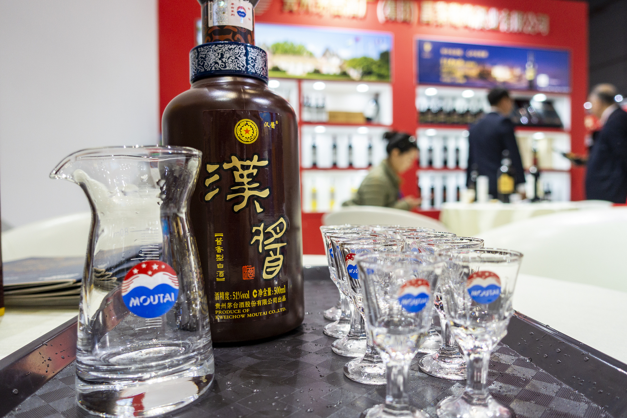 茅台五粮液创历史新高，监管5天4“点名”，难挡白酒股集体狂欢