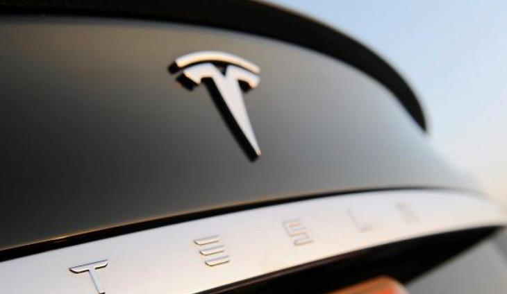 弟弟金巴尔套现1亿美元后，马斯克三天套现51亿