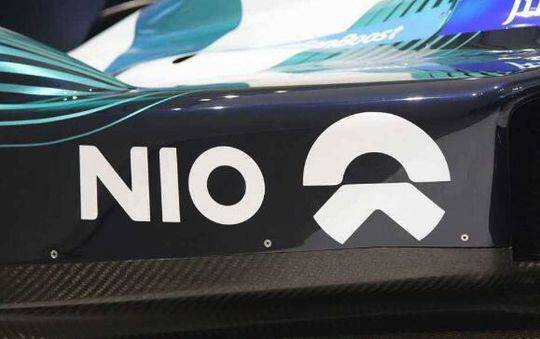 500座換電站對壘5000超級充電樁：蔚來杠上特斯拉誰能贏？