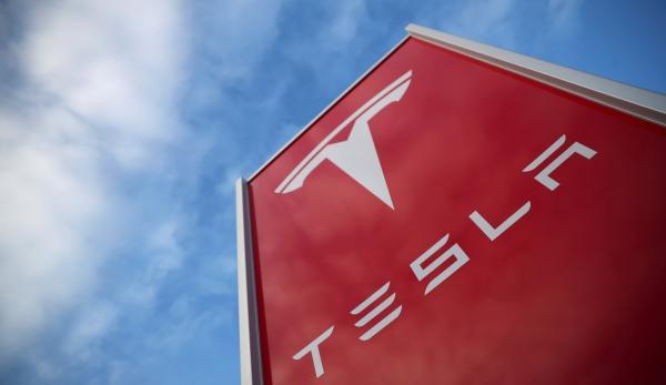 特斯拉：因觸摸屏顯示問題，美國通知召回，在國內卻稱不影響安全