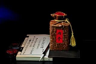 荣光与倒霉事的集大成者，酒鬼酒引爆股市始终