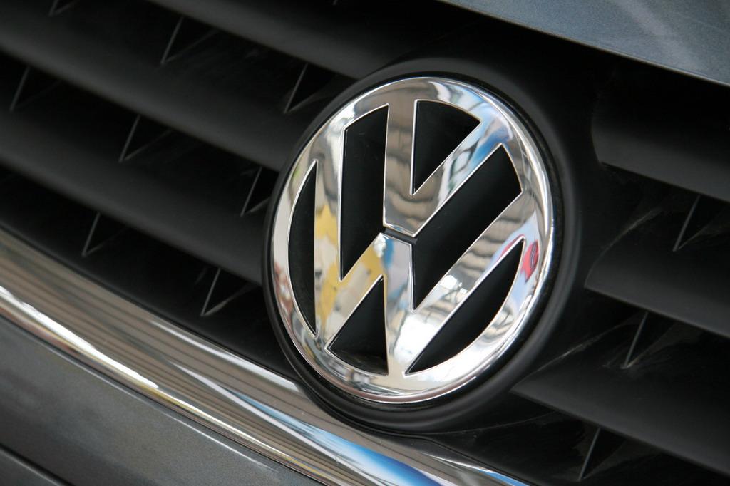 大众:ID.4销量折戟背后,学不会“特斯拉”,渠道变革阻力重重