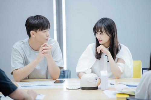 鄭爽、張恒2000萬元借貸糾紛案二審開庭！兩人共同投資的公司有玄機