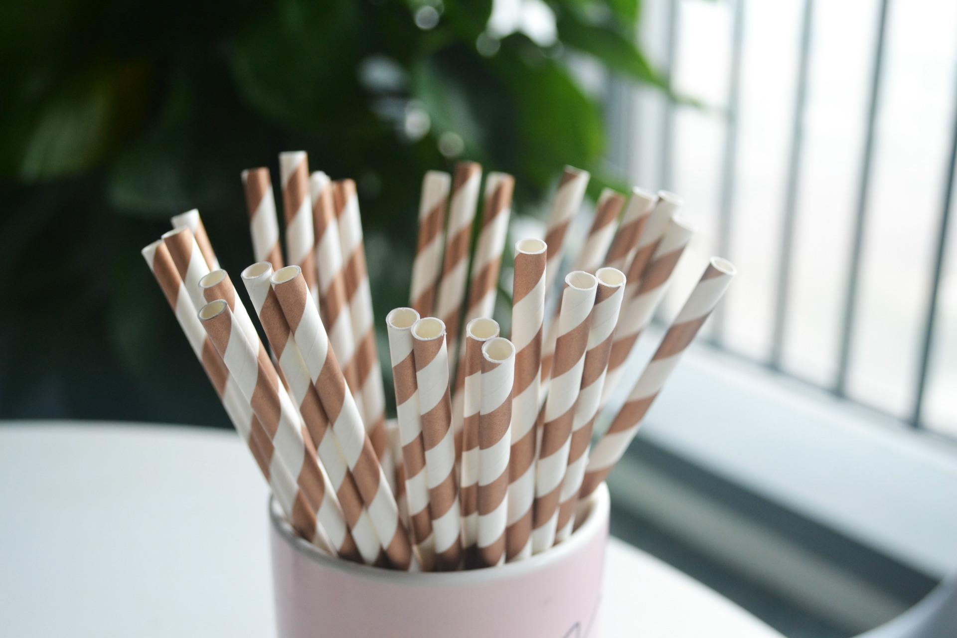 紙吸管：因難用被頻繁罵上熱搜，商家成本增加四倍，廠商日銷量過萬