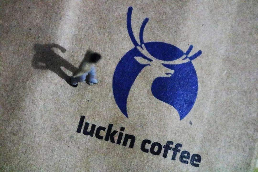 瑞幸咖啡：再推加盟，急了还是穷了？