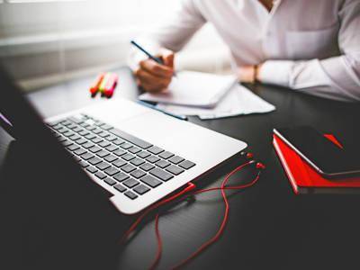 上海通报人人影视字幕组特大侵权案，抓获嫌疑人14人