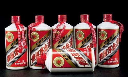 贵州茅台跌近5%，白酒板块走弱，板块内仅三只股票上涨