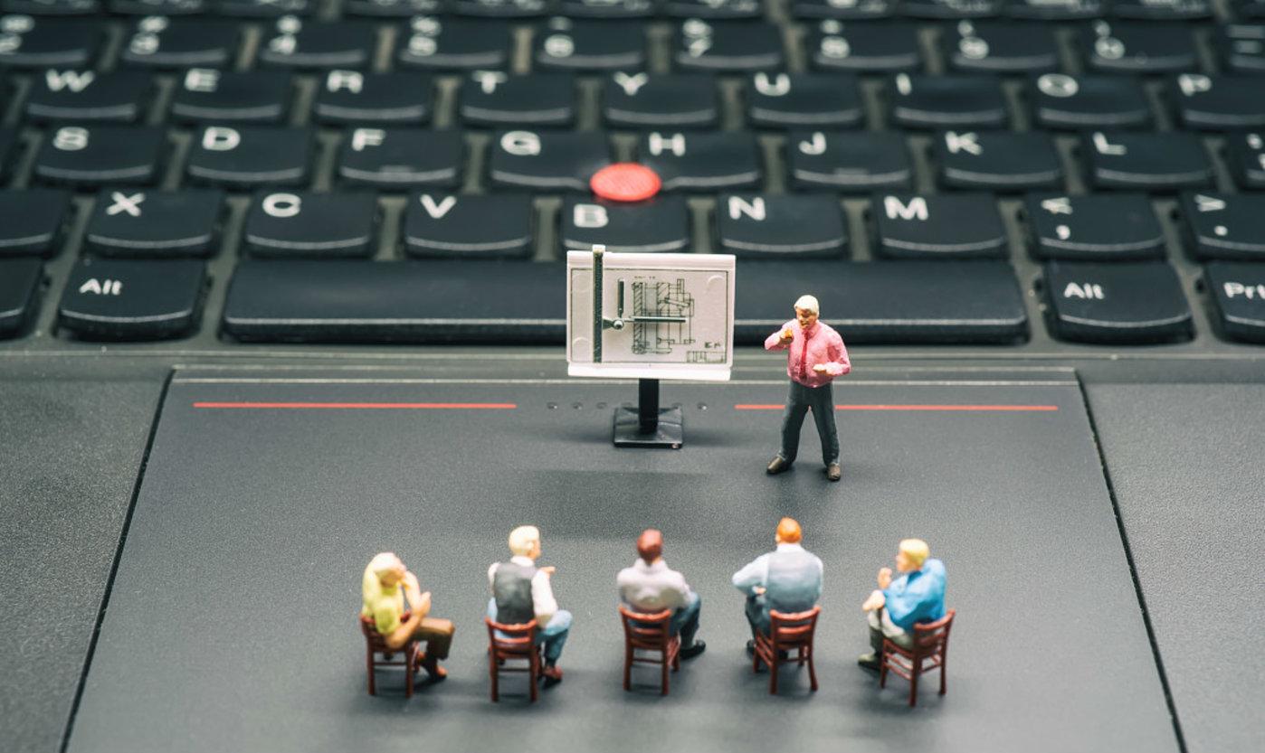 光明日报：批评996违法上热搜，华为阿里京东都曾榜上有名