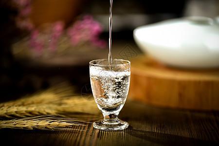 贵州茅台再度跌破2000元：白酒股重挫，机构分歧加剧