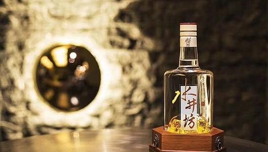 一紙公告值74億！茅臺鎮的醬香酒真香？