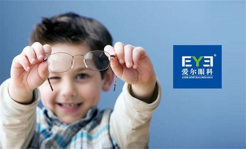 爱尔眼科：称艾芬视网膜脱离与手术无直接关联，艾芬回应：漏洞百出