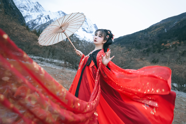 连B站、泡泡玛特都来了,汉服投资有多火?